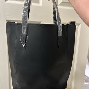 GAP Sleek Black Leather Tote Bag With Magnetic Closure NEW